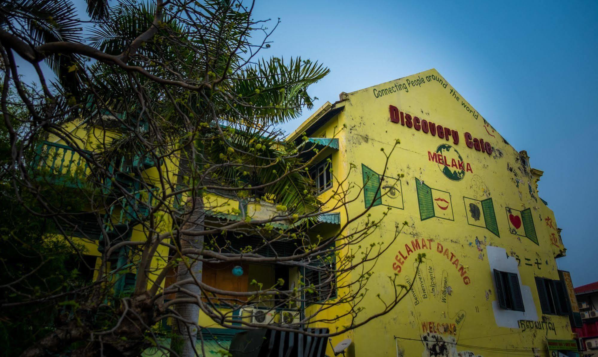 Discovery Cafe And Guesthouse Малакка Экстерьер фото